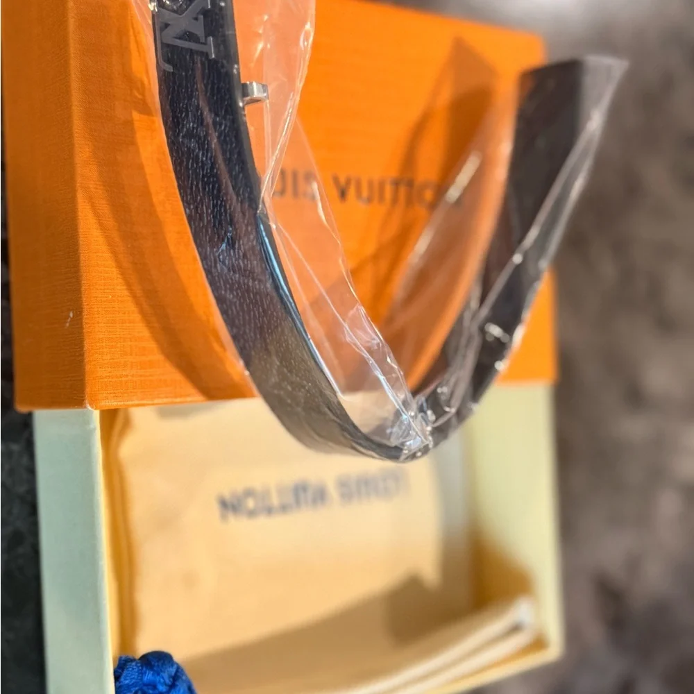 Louis Vuitton Orange Gift Set with Black Strap - Picture 3 of 4